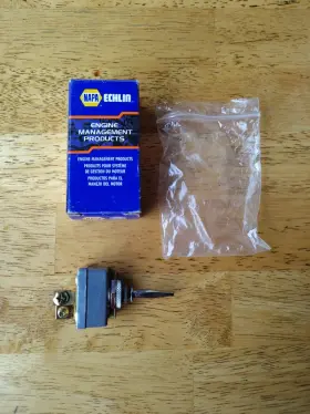 707390852713 NAPA Ech Toggle Switch Box