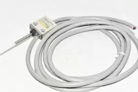 D4C-1650 OMRON Limit Switch Enclosed Coil Spring Cable