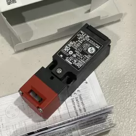 D4NS-4CF OMRON Door Safety Switch #2