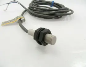 E2F-X1R5E1 OMRON Proximity Switch Vdc #2
