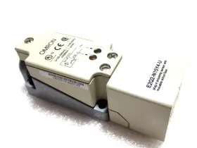 E2Q2-N15Y4-U OMRON Plug Proximity Sensor