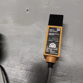 E3S-R1E42 OMRON Photoelectric Switch Box