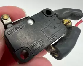V155-1B6 OMRON Micro Switch Roller Lever Hinge Snap Action #3