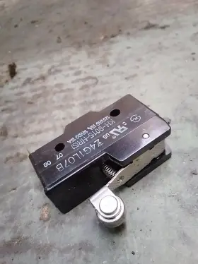 Z-15GW22-B OMRON Micro Switch #3