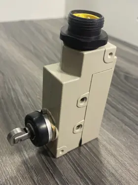 ZE-N22-2S OMRON Roller Plunger Limit Switch #2