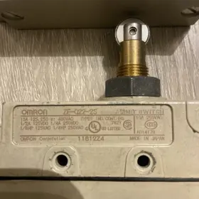 ZE-Q22-2S OMRON Plunger Roller Limit Switch #2