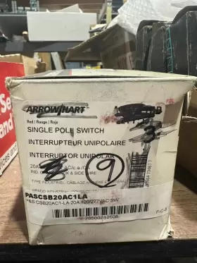 CSB20AC1-LA PASS SEYMOUR Box Toggle Switch