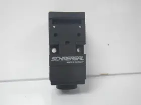 17-02ZK SCHMERSAL Az Limit Switch