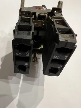 XB4BD25 SCHNEIDER Harmony Selector Switch #3