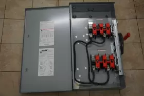 DTNF224R SIEMENS Fusible Double Throw Safety Switch Pole Nos #2