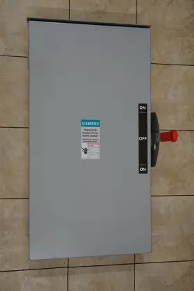 DTNF224R SIEMENS Fusible Double Throw Safety Switch Pole Nos