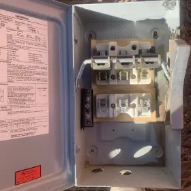 SN422 SIEMENS Disconnect Switch Pole #3