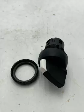 D7P-SM32 SPRECHER SCHUH Maintained Selector Switch #3