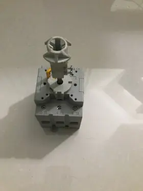 LA7-100-1753 SPRECHER SCHUH Disconnect Switch