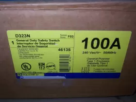 D323N SQUARE D Fusible Safety Switch Disconnect Amp #3