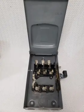 J-353640 SQUARE D Safety Switch Phase Vac Std Amp