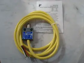 MS02S0200 SQUARE D Miniature Limit Switch Roller Plunger Head
