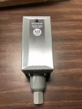 040694 SULLAIR Allen Bradley Unload Switch Press