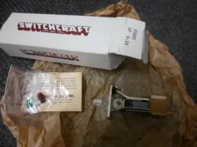 25201 SWITCHCRAFT Lever Switch Moog