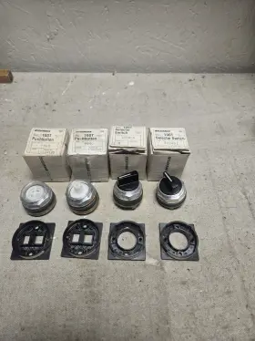 100T-SS2MB1 SYLVANIA Joslyn Clark Selector Switch Push