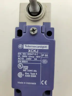 XCKJ161 TELEMECANIQUE Limit Switch #2