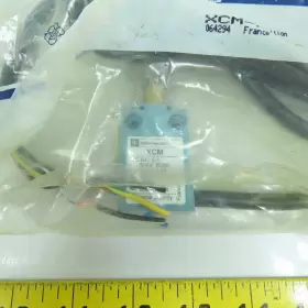 XCM-A1 TELEMECANIQUE Roller Plunger Head Limit Switch Lead #3