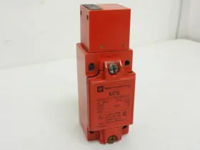 XCS-A703 TELEMECANIQUE Safety Interlock Switch