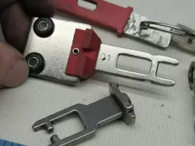 XCS-Z01 TELEMECANIQUE Safety Switch Key #3