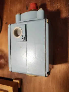XM9-FA25 TELEMECANIQUE Pressure Switch #3