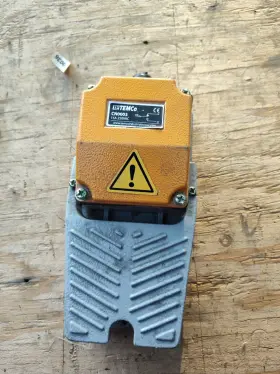 CN0003 TEMCO Cast Switch Spdt Electric Pedal Momentary