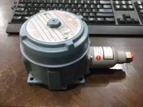 J120-361 UNITED ELECTRIC CONTROLS Pressure Switch Vac