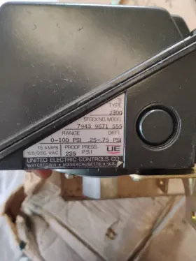 J3005559671 UNITED ELECTRIC CONTROLS Pressure Controller