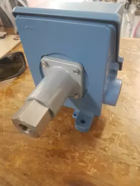 J403-612 UNITED ELECTRIC CONTROLS Pressure Switch Bar Box #3