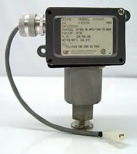 14398 UNITED ELECTRIC CONTROLS UE Chamber Pressure Switch #2