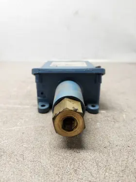 H100-15550 UNITED ELECTRIC Pressure Switch #2