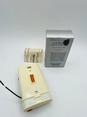 SOM-500-A UNIVERSAL ENERGY CONTROL Unenco Automatic Light #2