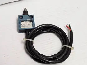 14CE8-1JK-006 YAMATAKE Limit Switch