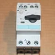 One Siemens 3RV1021-1JA10  7-10 Amp Motor Protection Switch w/ 3RV1901-1E