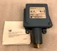 UNITED ELECTRIC CONTROLS H100-703 PRESSURE SWITCH 480VAC 15AMP 9-300PSI  **NEW**